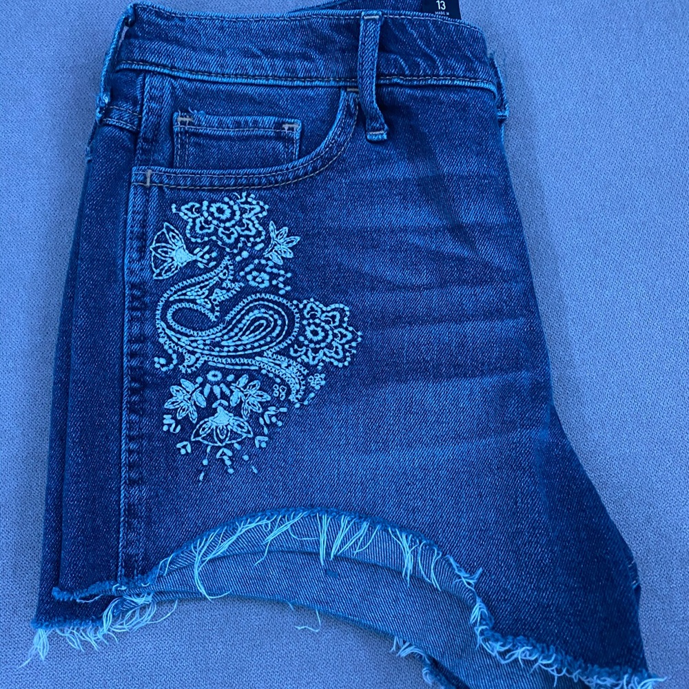Hollister Size 13 W 31, High-Rise Short-Short